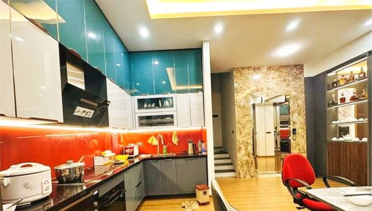 Bán Nhà, Đường Bưởi, Vĩnh Phúc, Ba Đình, 100m2 6T thang máy, lô góc, tặng 2 tỷ nội thất